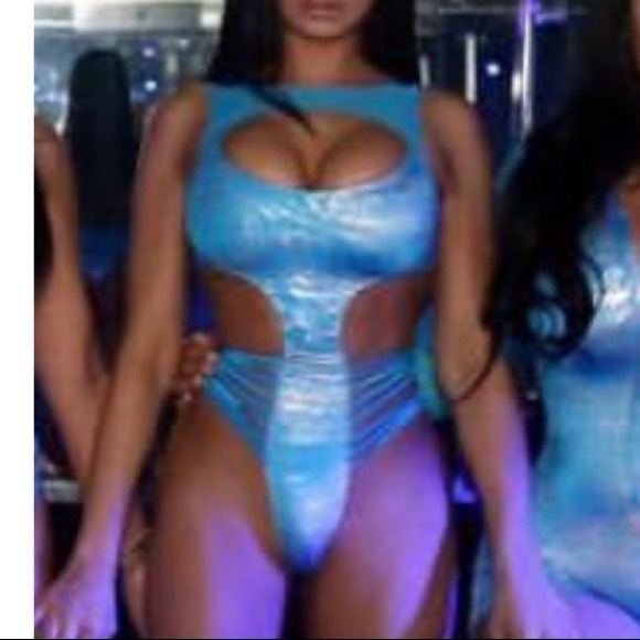 Bikini - Picture 2 of 2